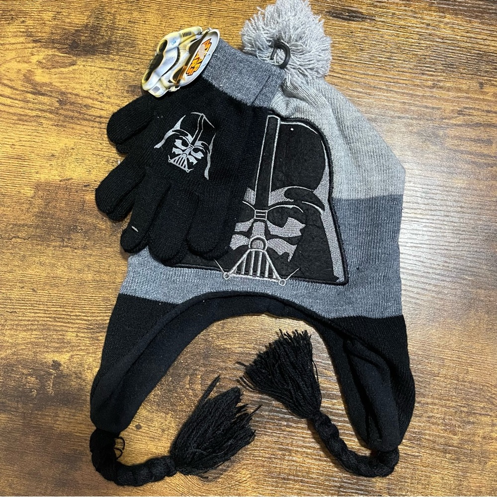 Star Wars Boys Kids Size 2T-5T Pompom Darth Vader Beanie and Glove Set